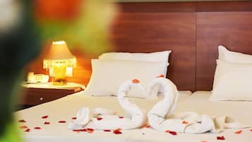 Double Room | In-room safe, blackout curtains, soundproofing, iron/ironing board