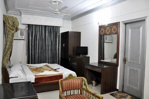 Deluxe Room, 1 Double Bed - Hotel Maurya Heritage (New Delhi)