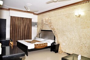 Super deluxe | Rollaway beds, alarm clocks - Hotel Maurya Heritage (New Delhi)