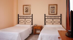 Hypo-allergenic bedding, individually decorated, desk - Tanausu (Santa Cruz de Tenerife)