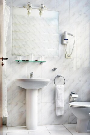 Bathtub, hair dryer, bidet, towels - Tanausu (Santa Cruz de Tenerife)