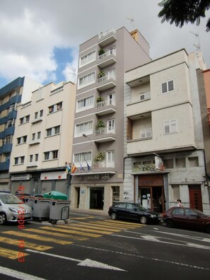 Exterior - Tanausu (Santa Cruz de Tenerife)