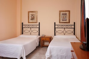 Hypo-allergenic bedding, individually decorated, desk - Tanausu (Santa Cruz de Tenerife)
