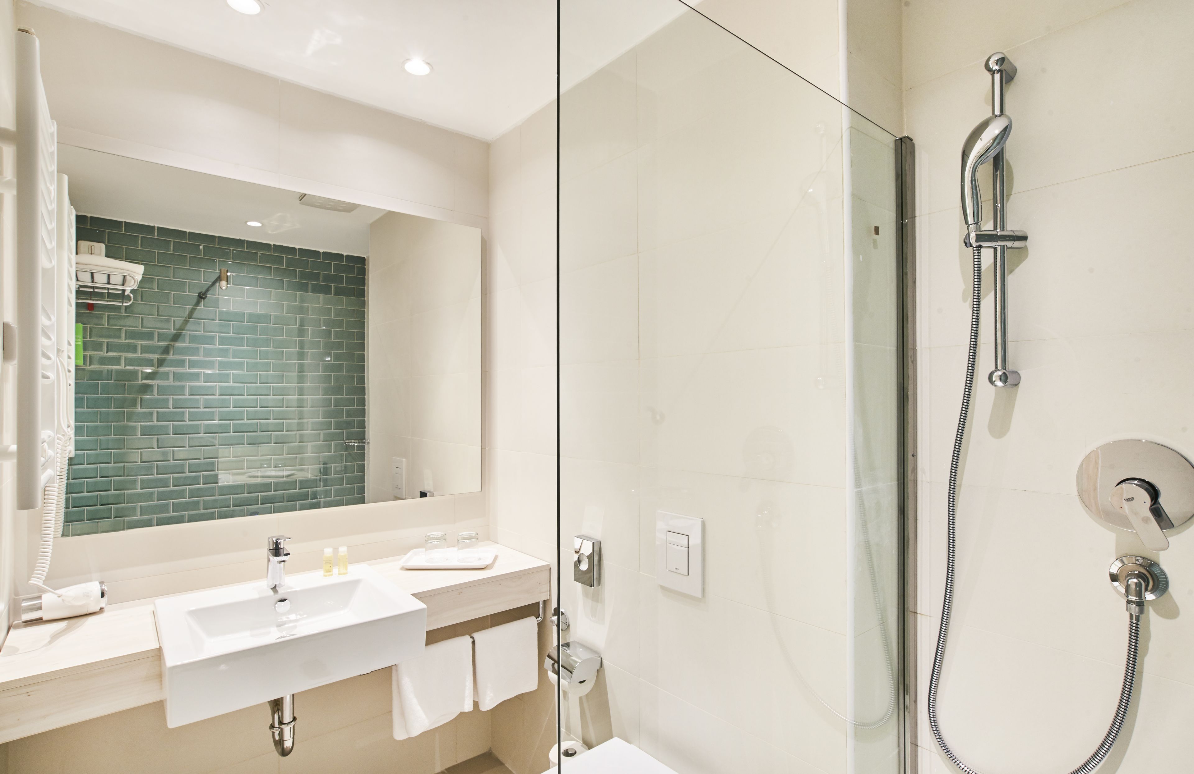 premium room with balcony, sea view - family | bathroom | shower, free toiletries, hair dryer, towels