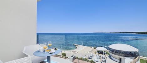 Premium room with balcony, Sea view | Balcony