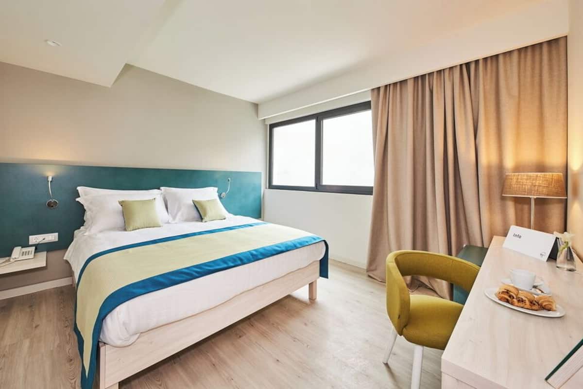 In-room safe, desk, blackout curtains, free WiFi