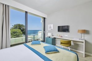 Classic room with balcony, Sea side