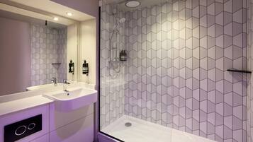 Superior Double Room | Bathroom