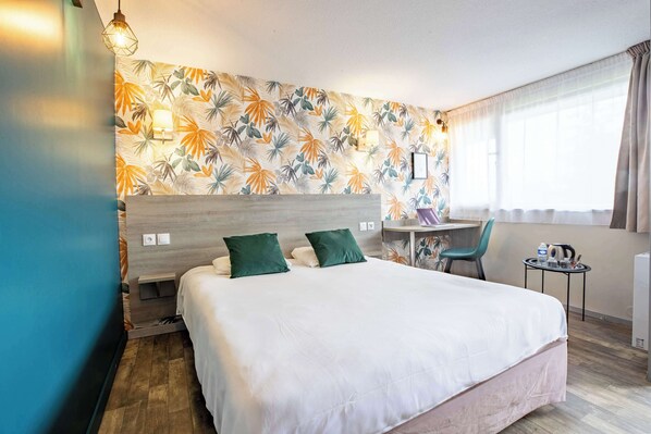 Hochwertige Bettwaren, Schreibtisch, kostenloses WLAN, Bettwäsche