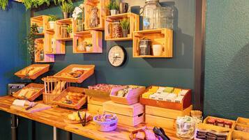 A breakfast buffet with various food items and a clock on the wall.