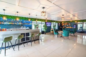 Bar (on property) - KYRIAD VALENCIENNES SUD – Rouvignies (Rouvignies)