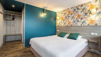 Roupas de cama premium, escrivaninha, Wi-Fi de cortesia, roupa de cama