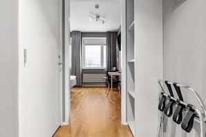 Habitación estándar, 2 camas individuales (Walk-in Shower) | Colchones con acolchado adicional, escritorio, wifi gratis