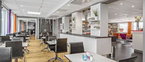 Tägliches inbegriffenes kontinentales Frühstück