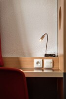 Escrivaninha, cortinas blackout, Wi-Fi de cortesia, roupa de cama