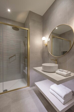 Deluxe Double Room | Bathroom