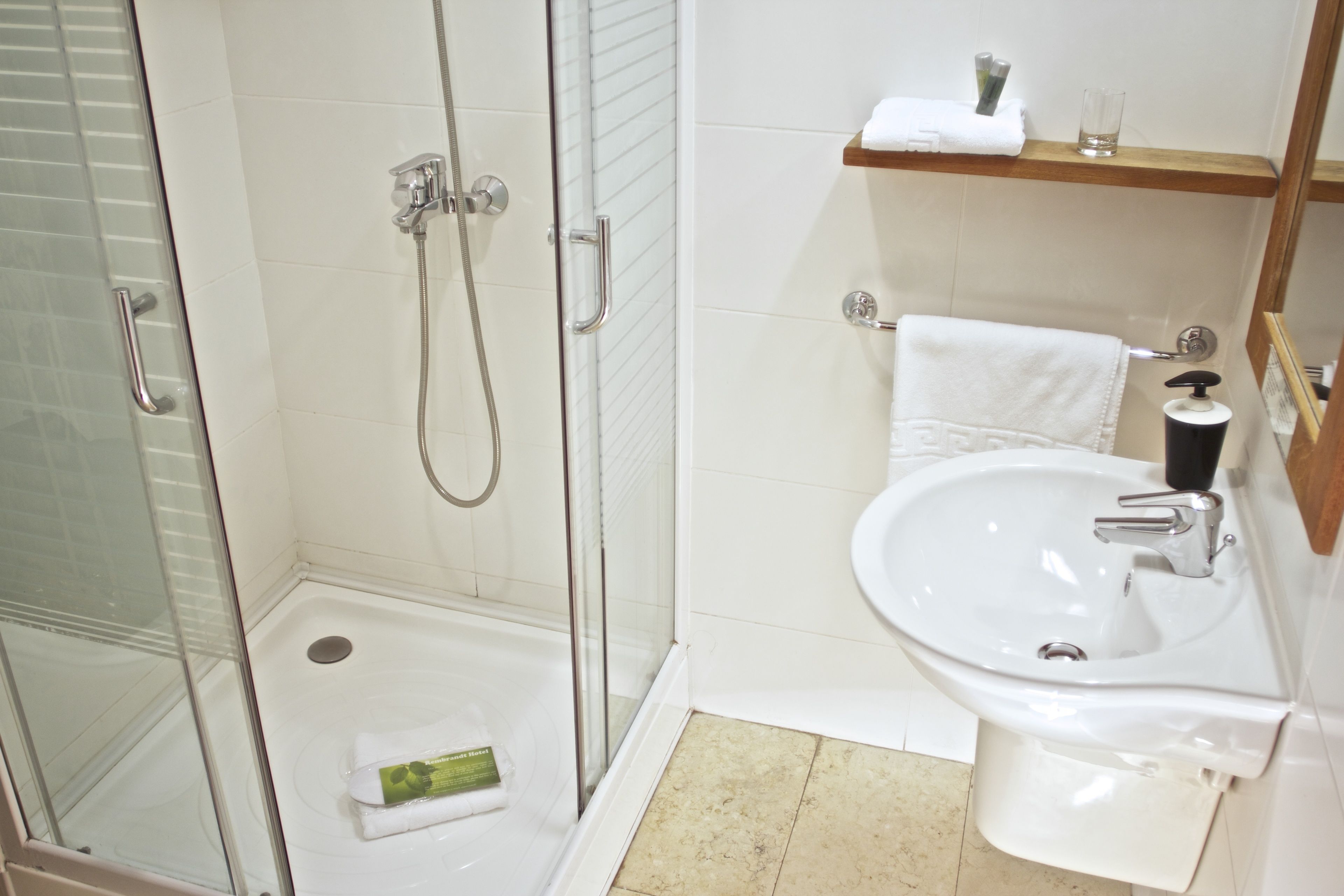 classic room | bathroom | free toiletries, hair dryer, slippers, towels