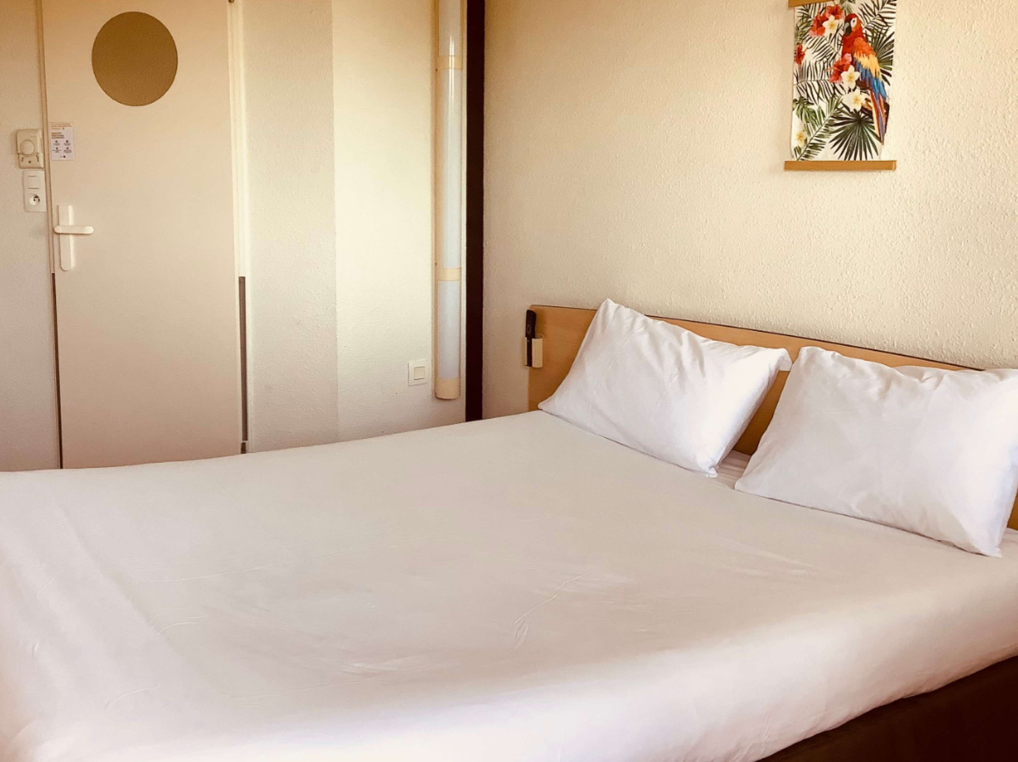 Standaard kamer, 1 tweepersoonsbed | Een bureau, verduisterende gordijnen, gratis babybedden, gratis wifi