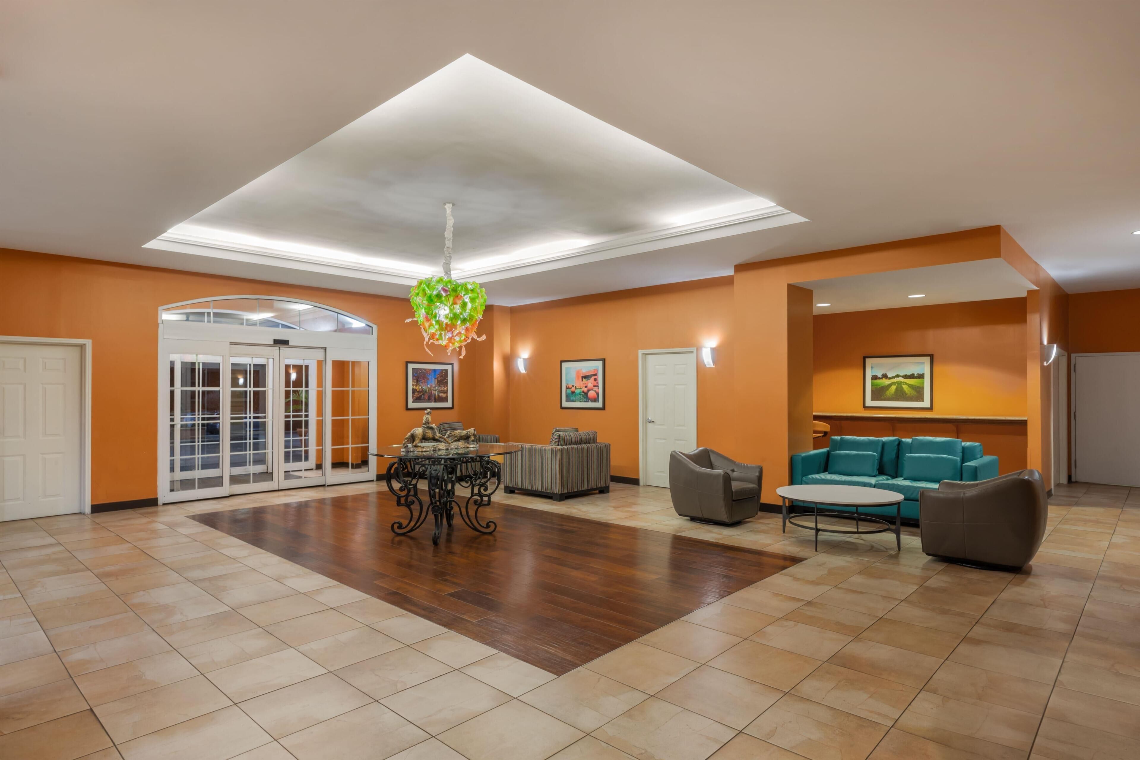 Photo - La Quinta Inn & Suites by Wyndham San Antonio Medical Ctr NW