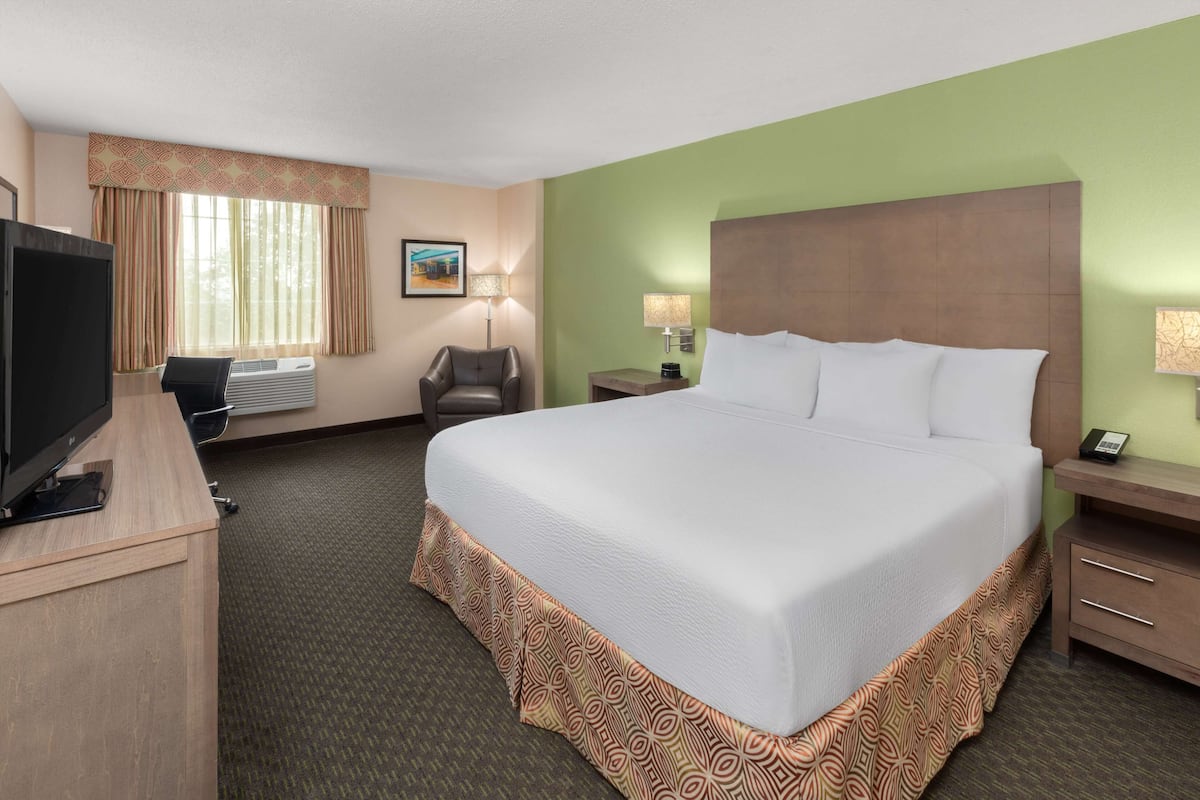 Premium bedding, pillow-top beds, in-room safe, desk