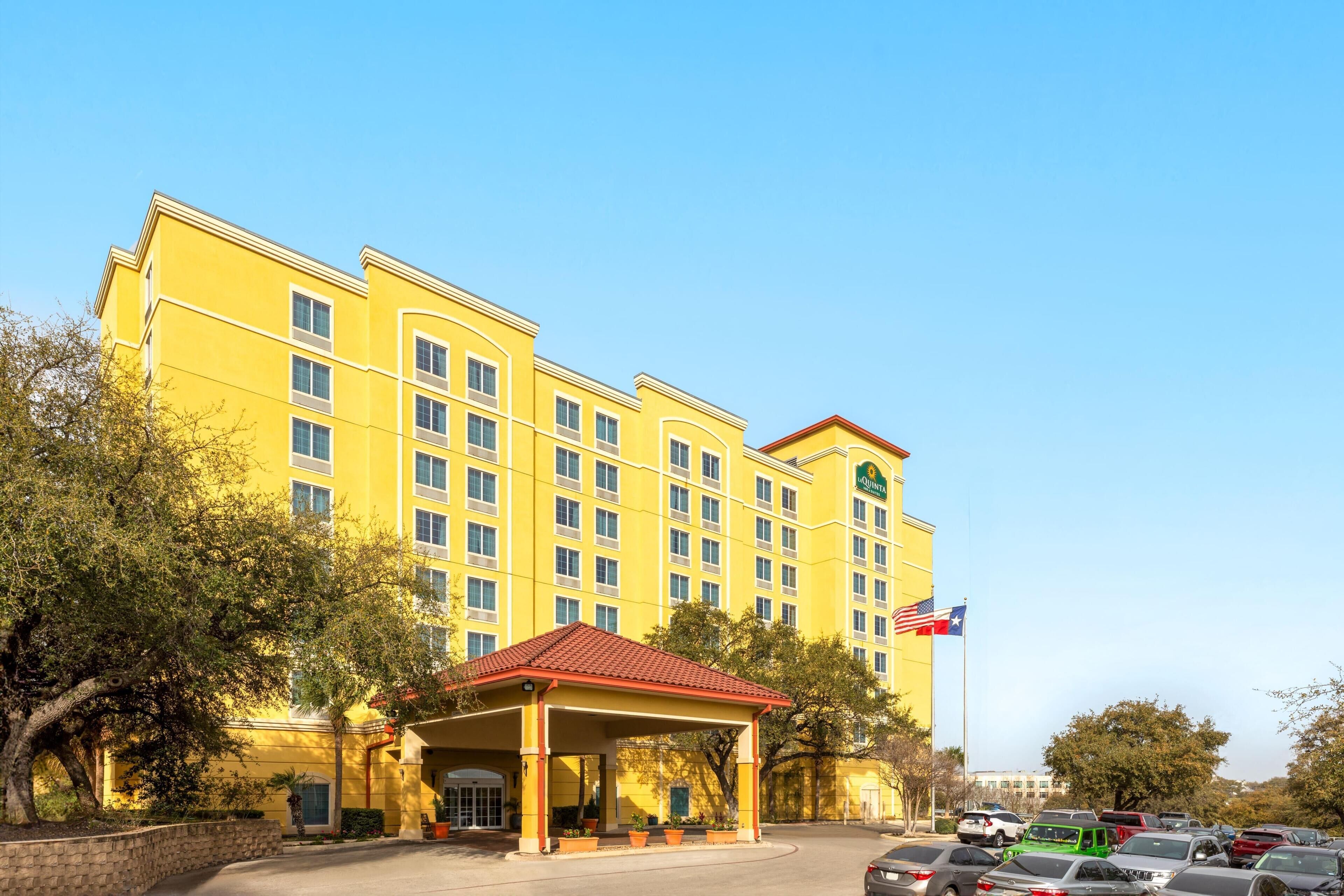 Photo - La Quinta Inn & Suites by Wyndham San Antonio Medical Ctr NW