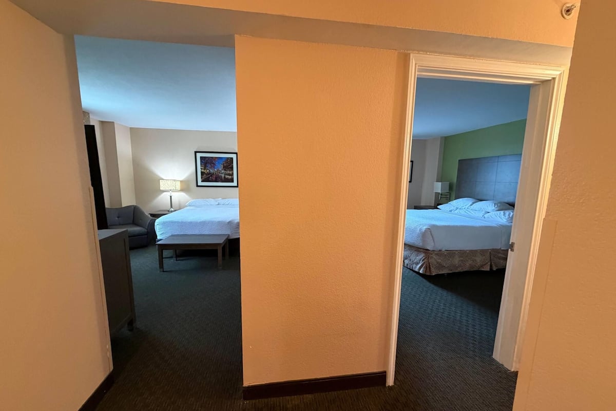 Suite, 2 habitaciones, para no fumadores | Ropa de cama de alta calidad y camas con pillow-top