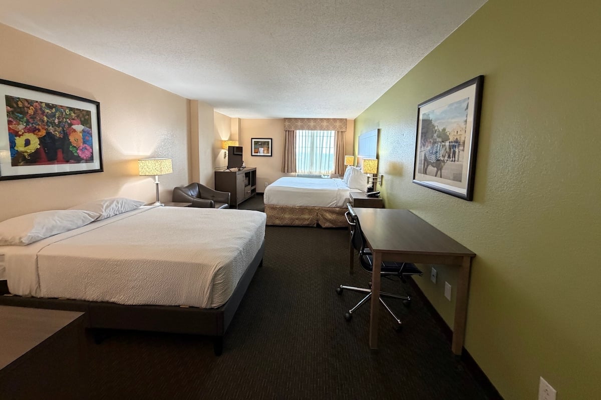 Quarto, várias camas, para não fumantes, vista para a cidade | Roupas de cama premium, camas com colchões pillow-top