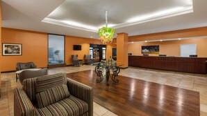 A hotel lobby with a reception desk, seating area, and a chandelier. - La Quinta Inn & Suites by Wyndham San Antonio Medical Ctr NW (San Antonio)
