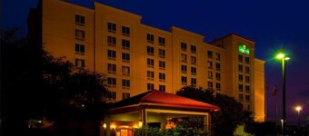 La Quinta Inn & Suites by Wyndham San Antonio Medical Ctr NW