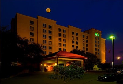 La Quinta Inn & Suites by Wyndham San Antonio Medical Ctr NW