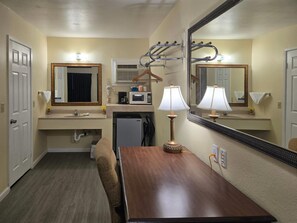 Down comforters, individually decorated, individually furnished, desk - Rodeway Inn & Suites Blythe I-10 (Blythe)