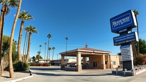 Front of property - Rodeway Inn & Suites Blythe I-10 (Blythe)