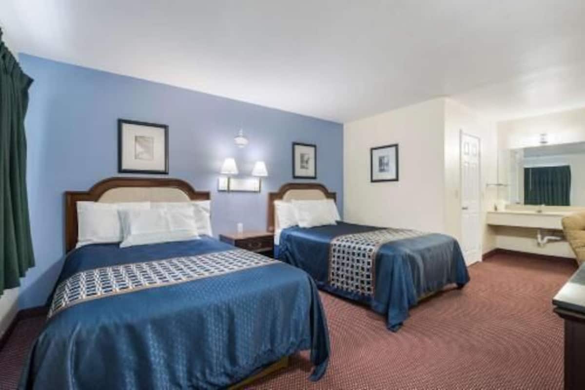 Down comforters, individually decorated, individually furnished, desk