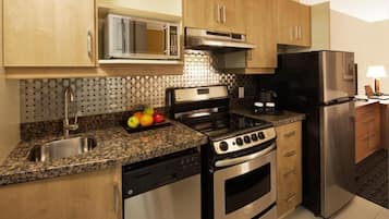 مكتب وستائر تعتيم ومكواة/لوح كي وواي فاي مجانًا