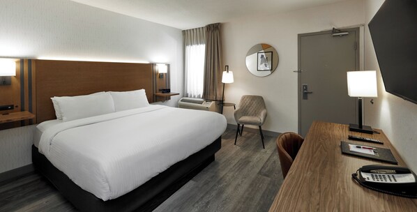 Room, 1 King Bed, Non Smoking | Desk, blackout drapes, iron/ironing board, free WiFi