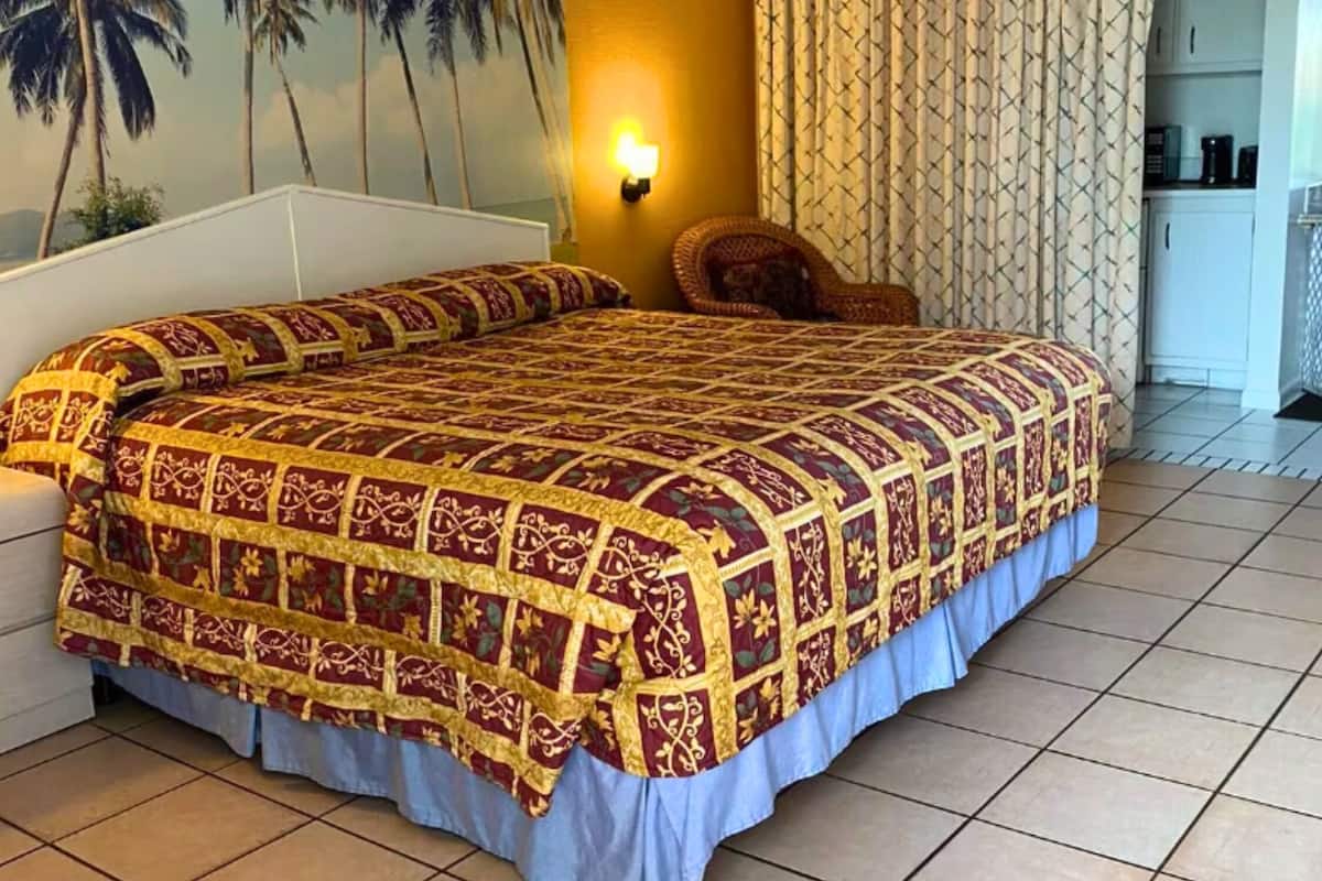 Iron/ironing board, free WiFi, bed sheets, alarm clocks