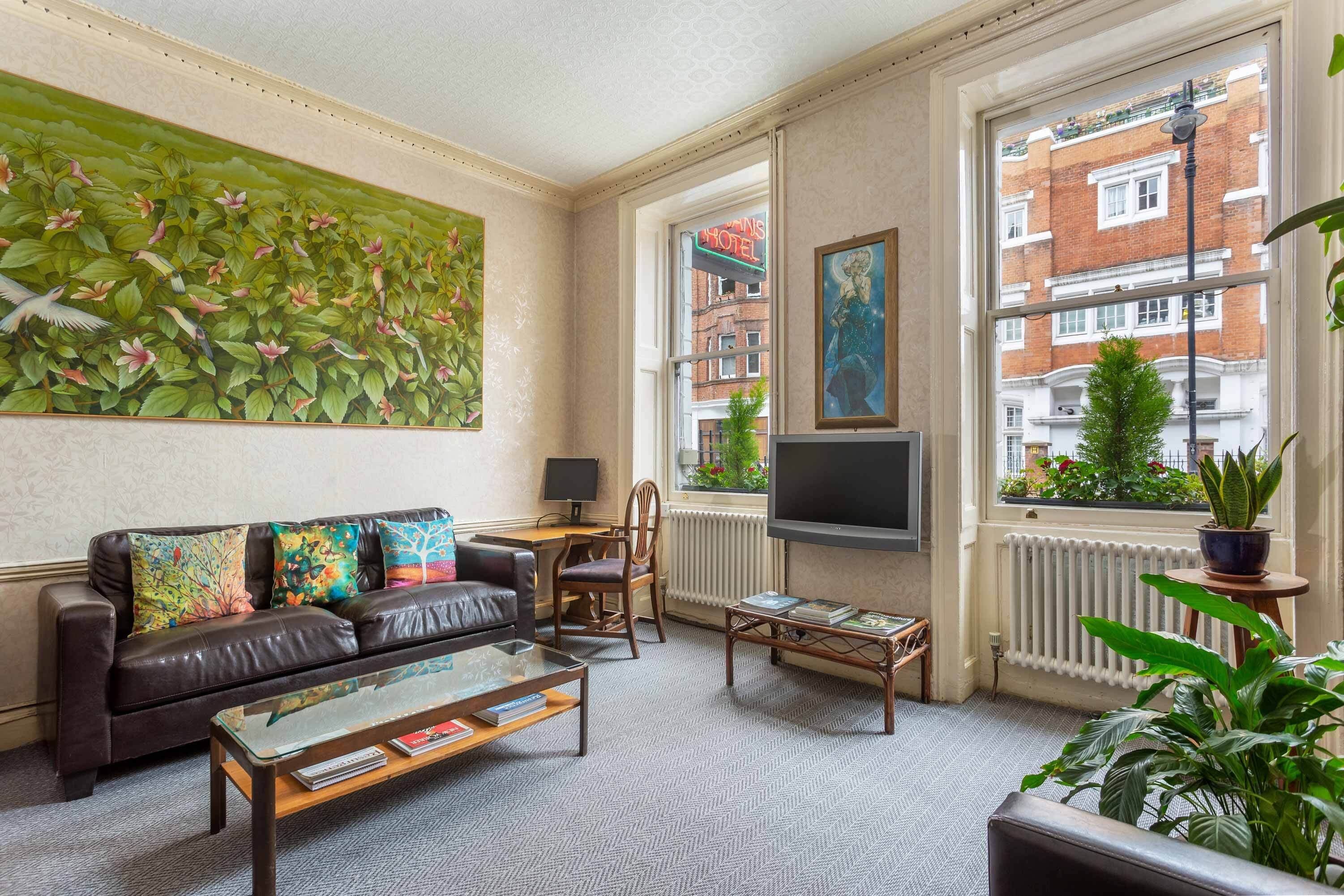 Photo - St Athans Hotel