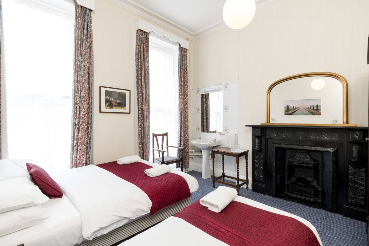 Double and single room with private bathroom