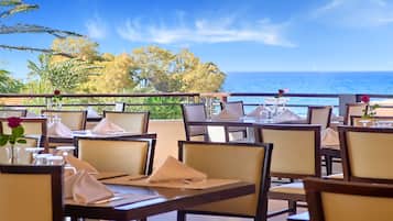 Bao gồm bữa sáng buffet hàng ngày