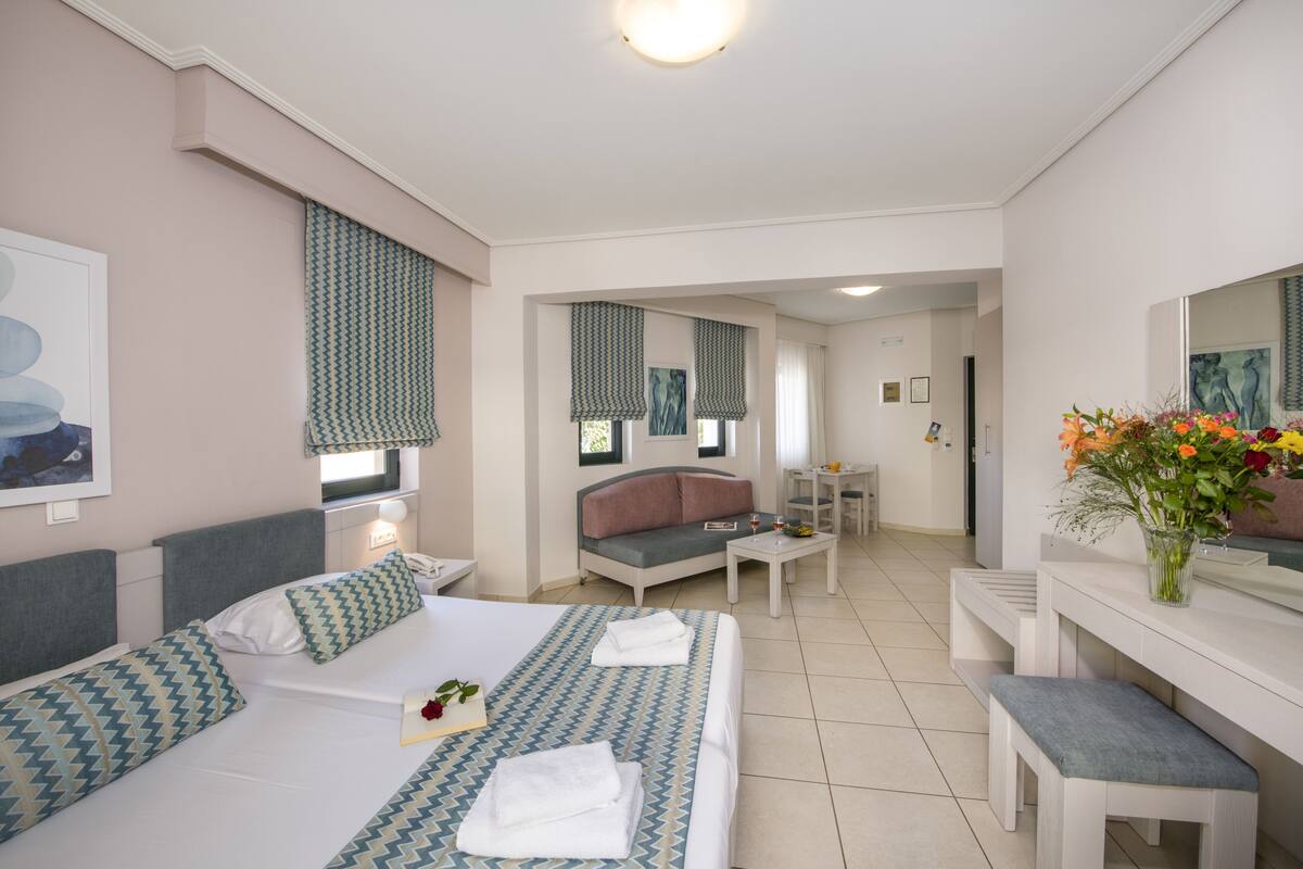 studio | egyptian cotton sheets, premium bedding, pillow-top beds, in-room safe