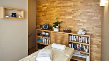Couples treatment rooms, aromatherapy, hot stone massages
