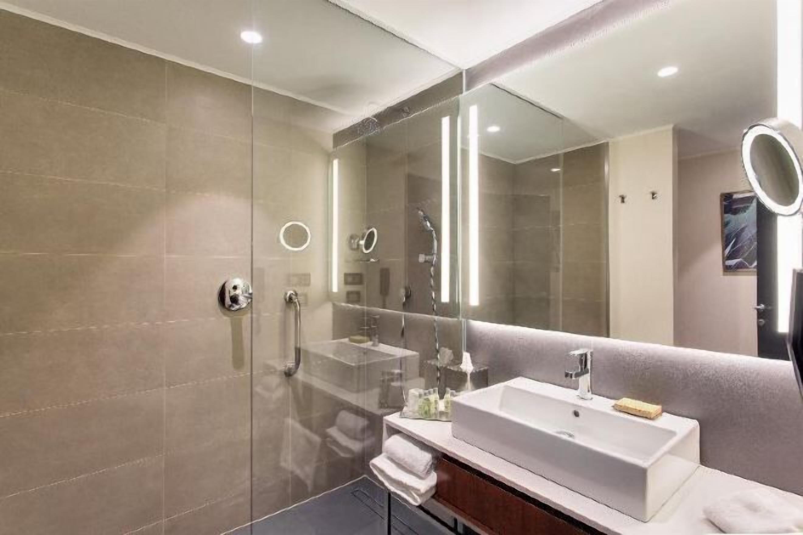 Bathroom | Free toiletries, hair dryer, bathrobes, slippers