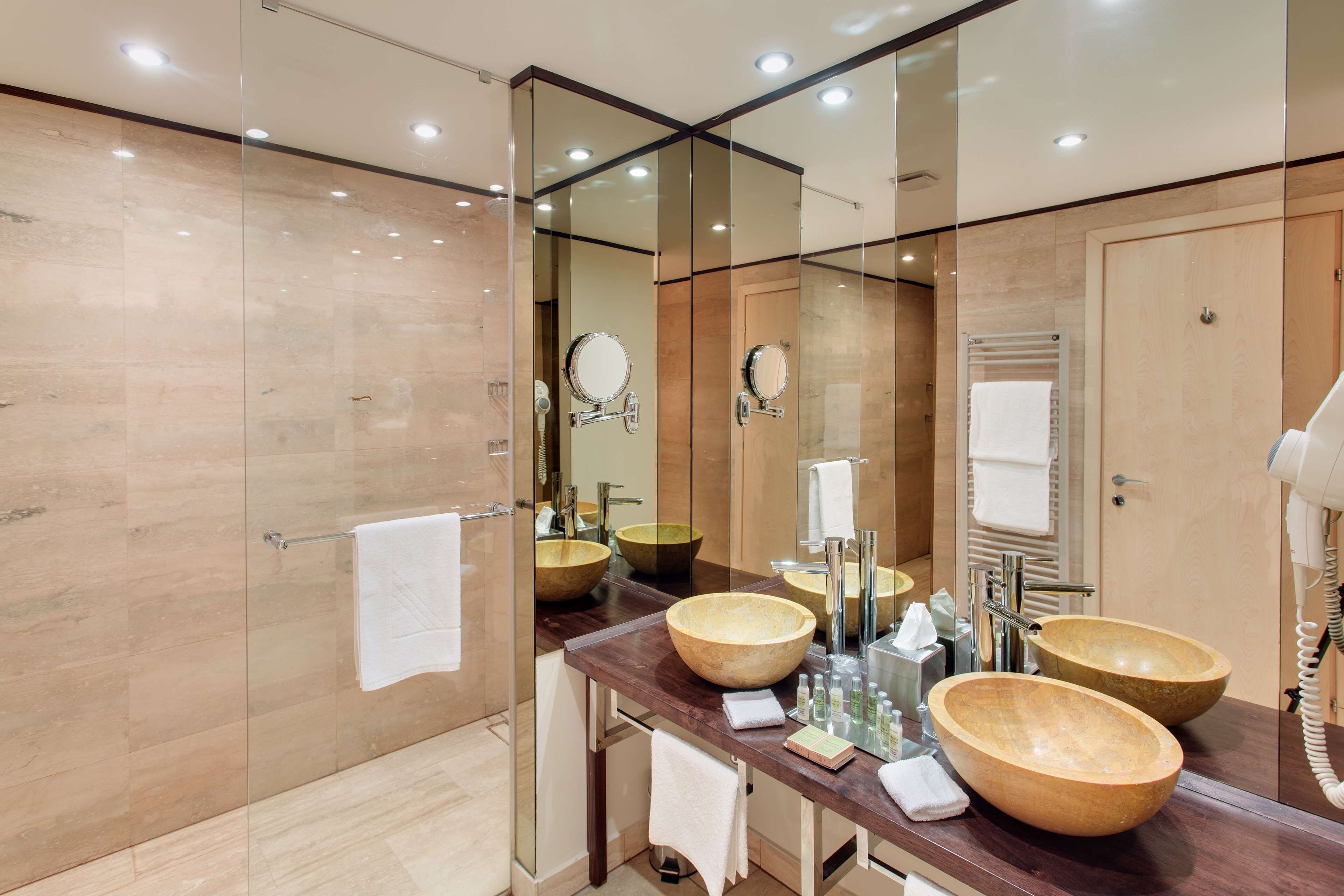 minibar, in-room safe, desk, blackout curtains