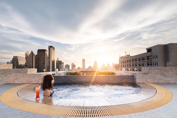 Outdoor pool - Zenith Sukhumvit Hotel, Bangkok (Bangkok)