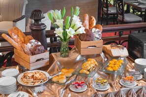 Sudah termasuk sarapan ala kontinental setiap hari