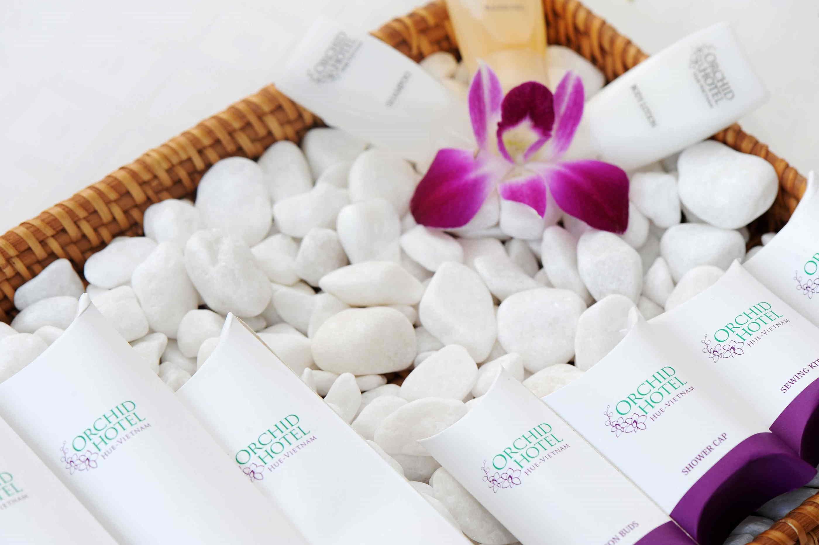 combined shower/bathtub, deep-soaking bathtub, hair dryer, bathrobes