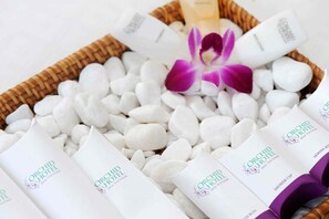 Combined shower/tub, deep soaking tub, hair dryer, bathrobes - Orchid Hotel (Hue)