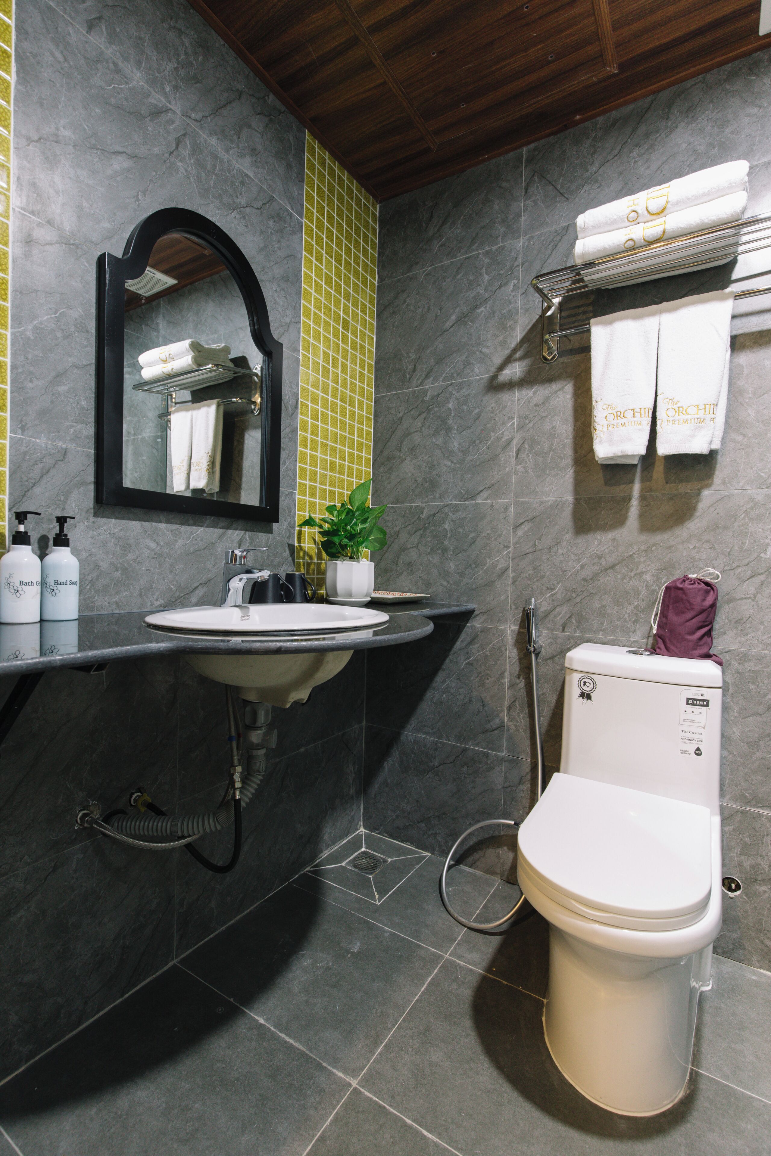 Superior Double Room | Bathroom | Shower, hair dryer, bathrobes, slippers