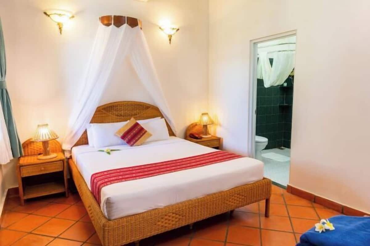 Premium bedding, minibar, in-room safe, rollaway beds