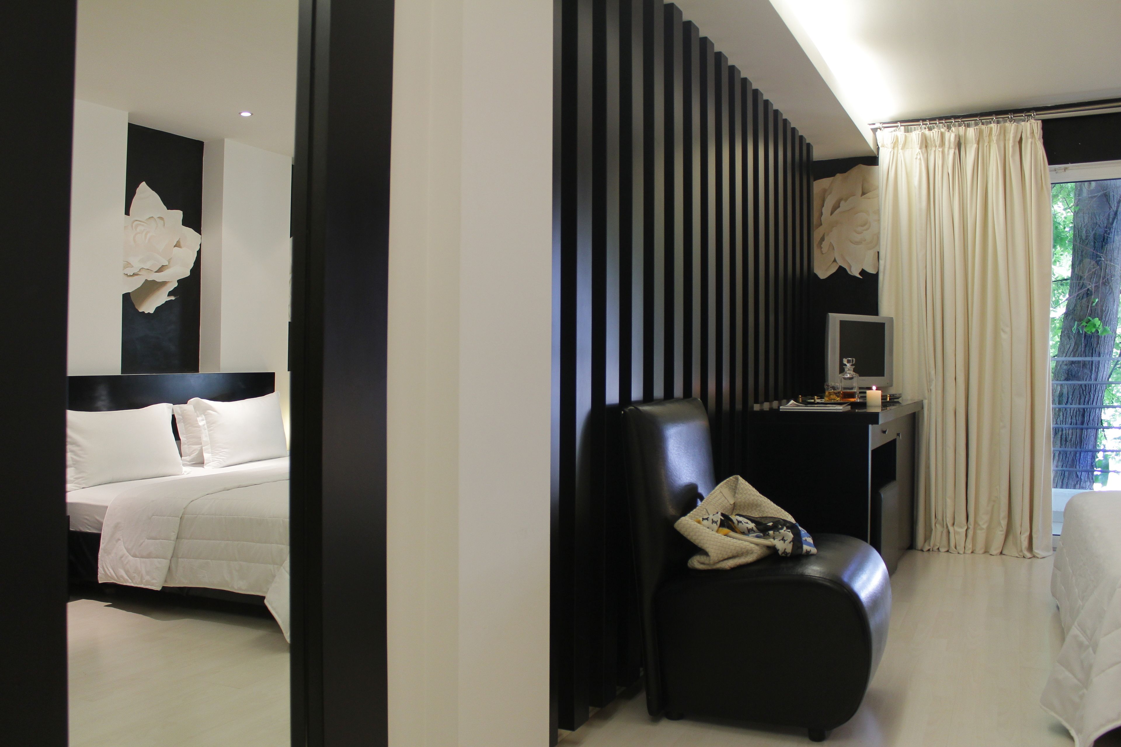 executive studio suite, balcony, garden view | view from room